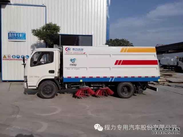 东风多利卡5立方扫路车