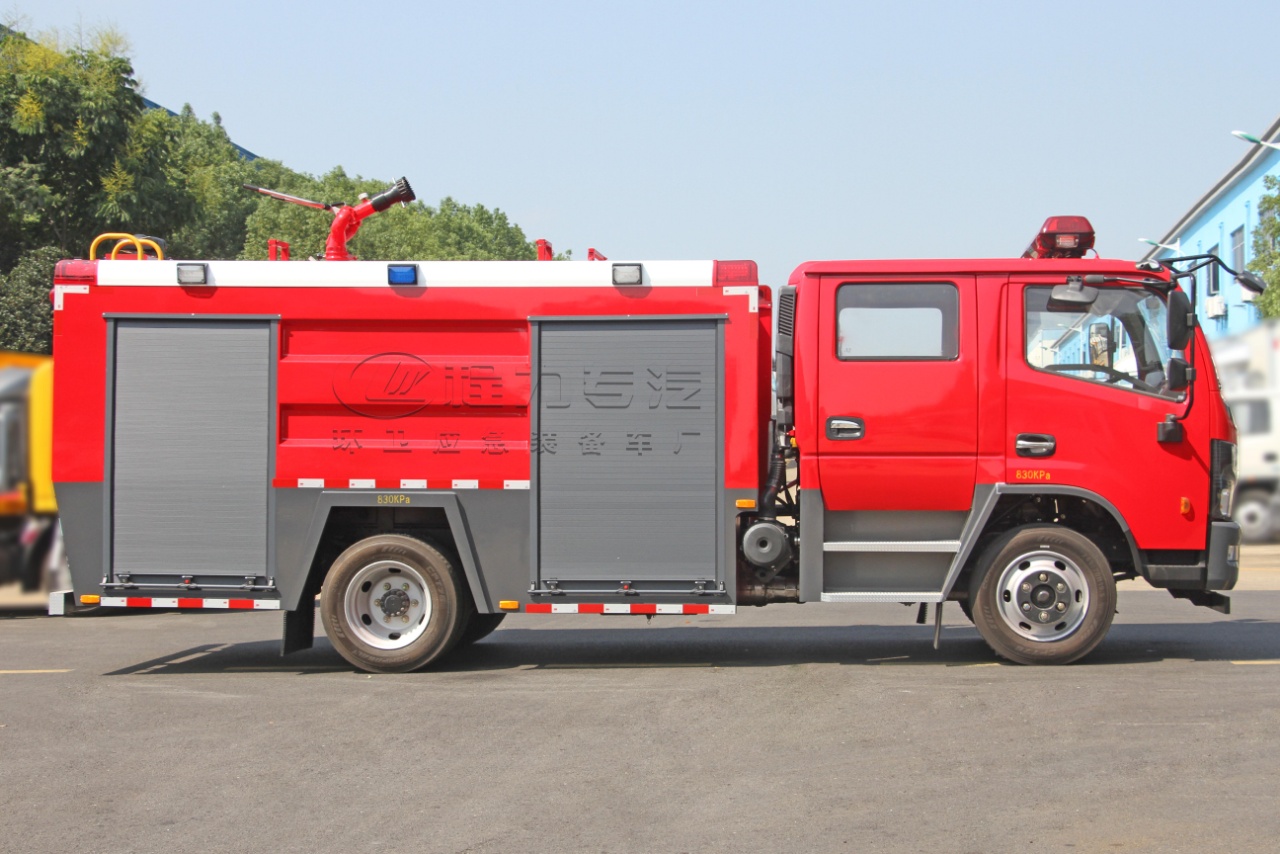 东风大福瑞卡4.8方水罐消防车