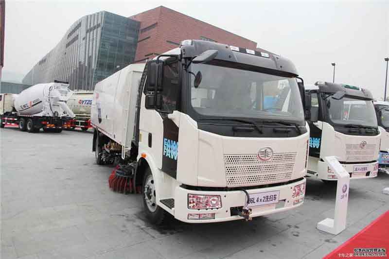强力推荐国四东风天锦洗扫车，j6解放洗扫车