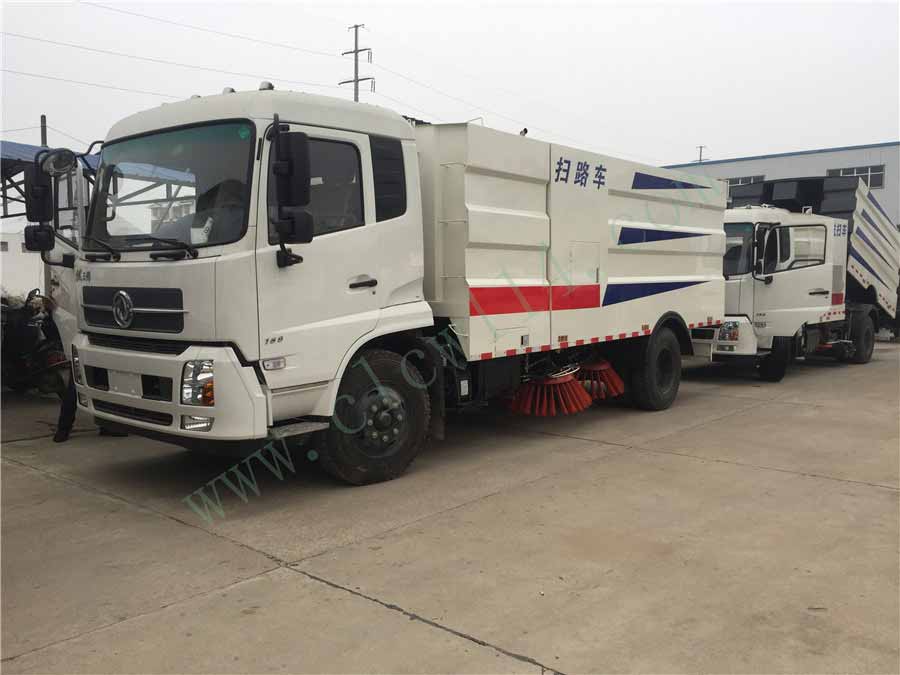 天锦扫路车