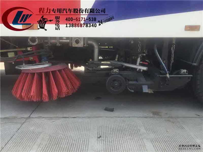 东风道路清扫车刷盘防撞功能灵活方便