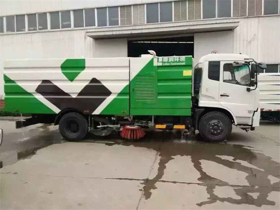 扫路车厂家推荐道路清扫道路冲洗双功能的洗扫车值得拥有！