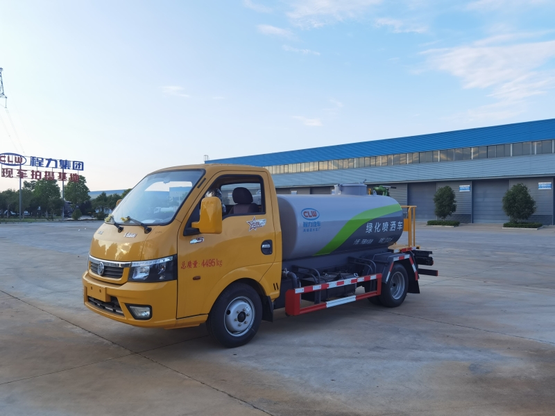 程力威牌2吨洒水车 蓝牌洒水车