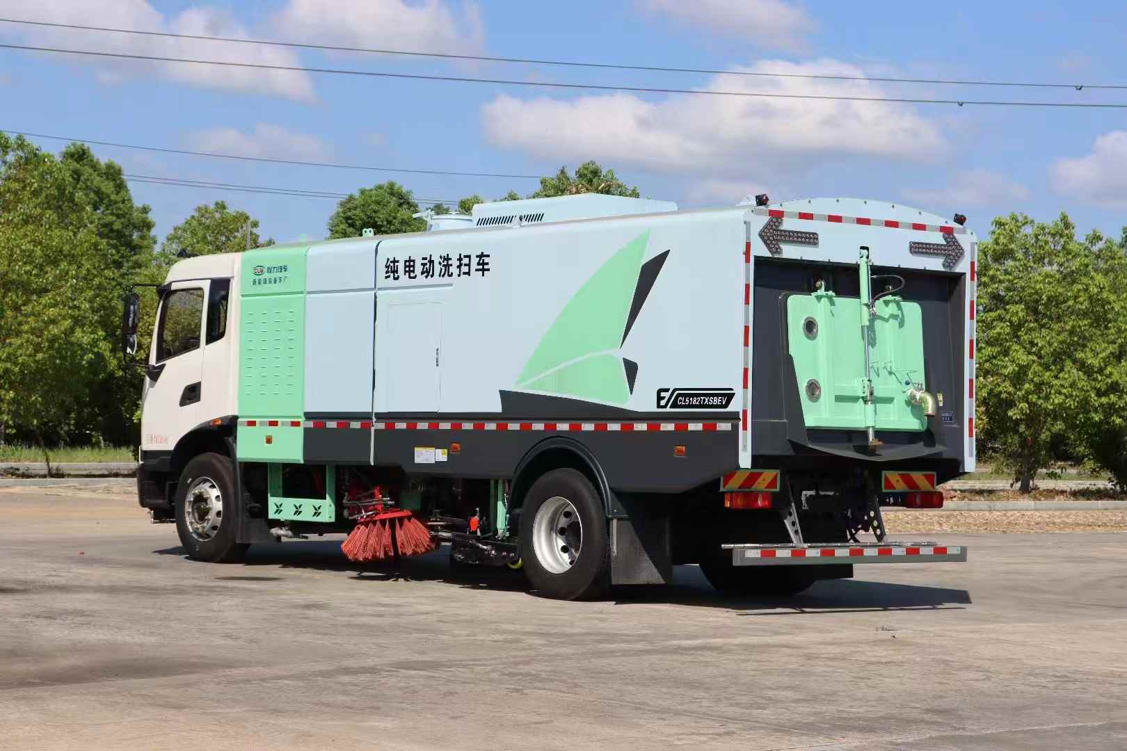 东风天锦18吨纯电动洗扫车