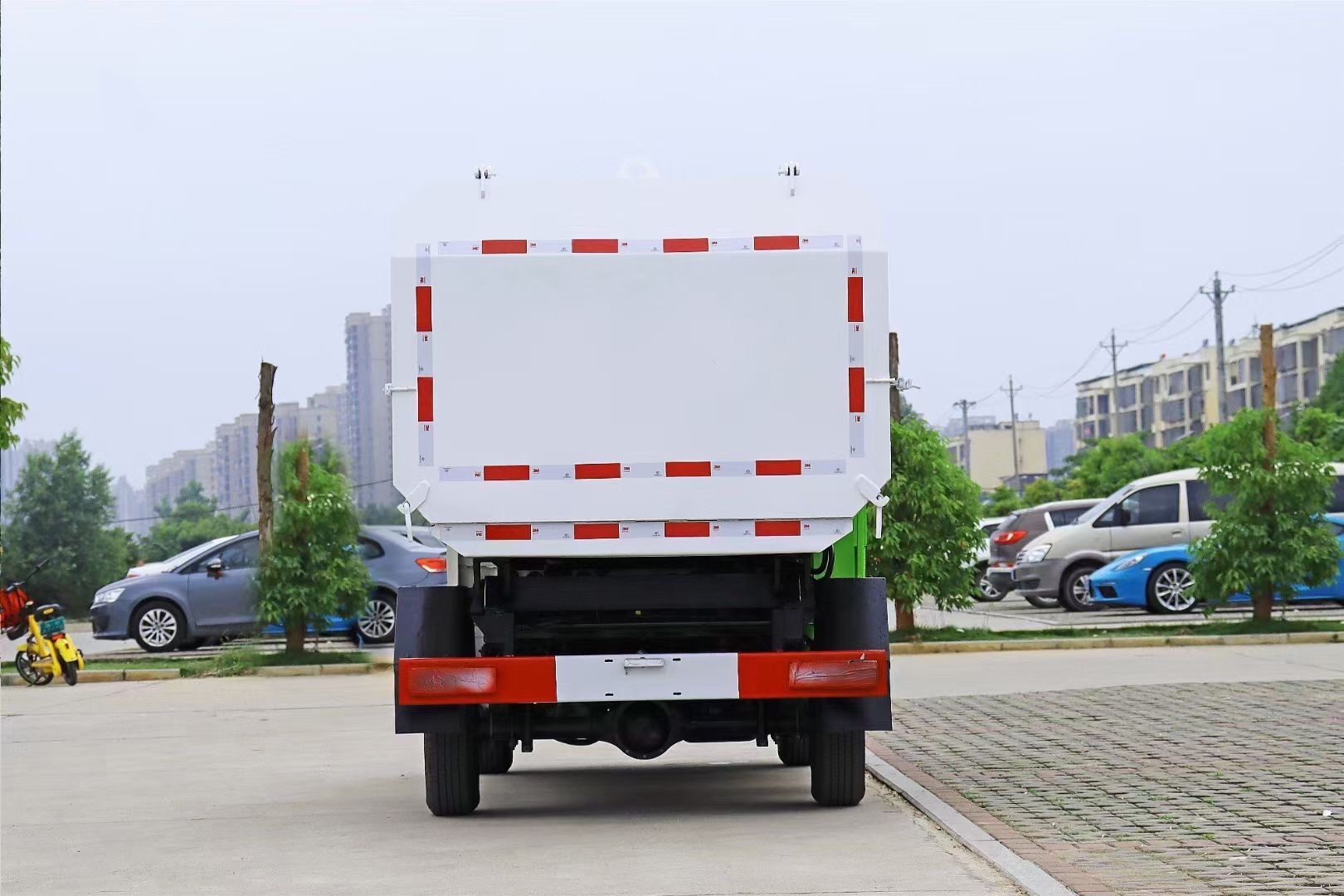 程力威牌3立方挂桶垃圾车_福田自装卸垃圾车