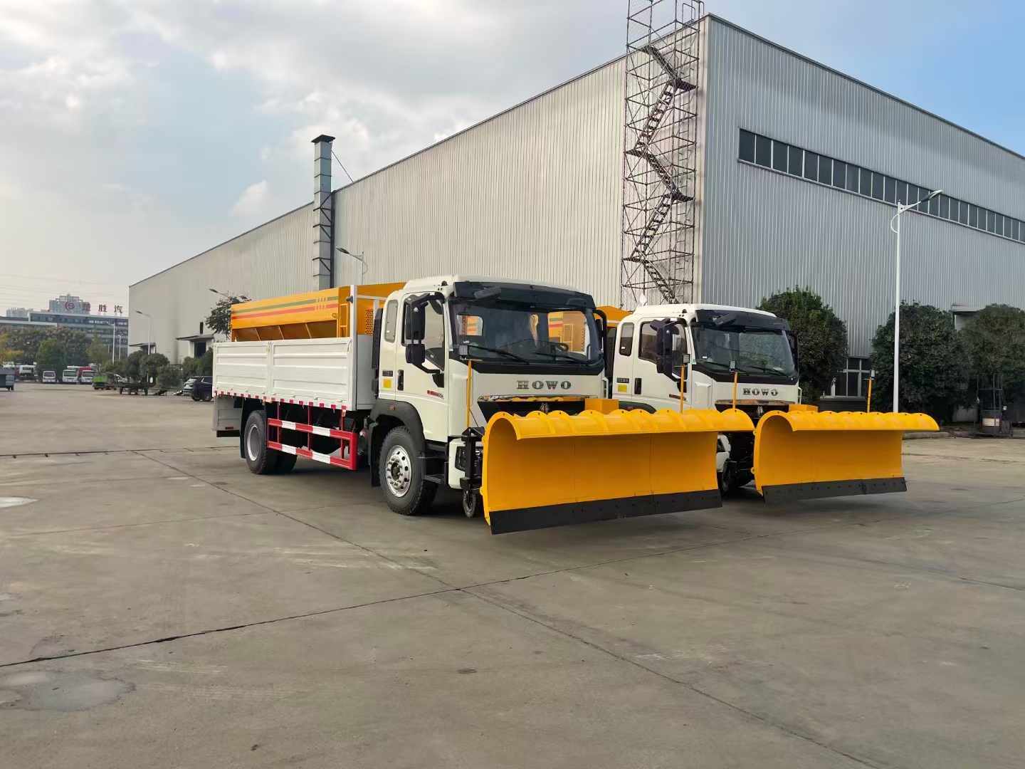 重汽豪沃除雪车