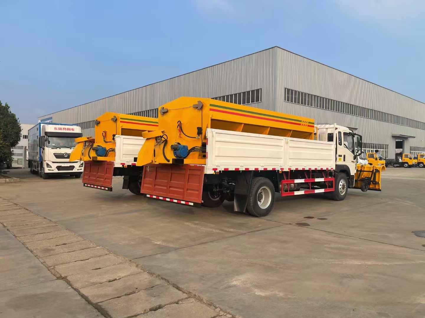 重汽豪沃除雪车