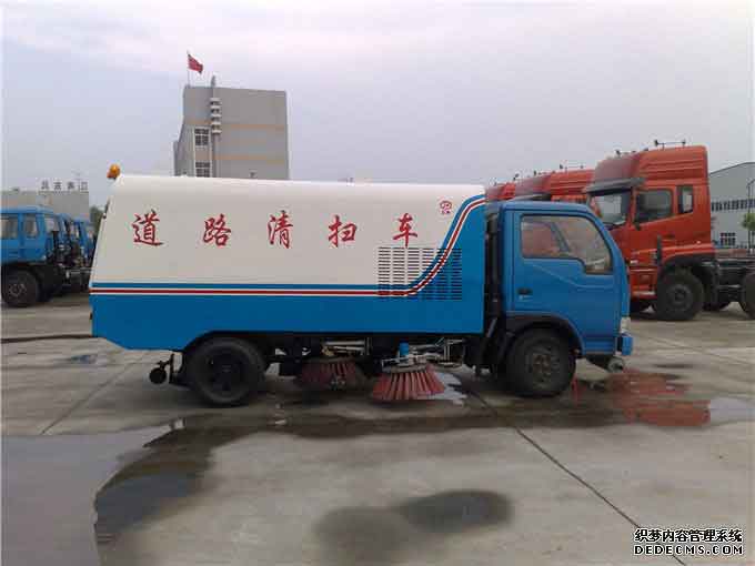 道路清扫车厂家告诉您，如何让道路清扫车简单高效完成作业
