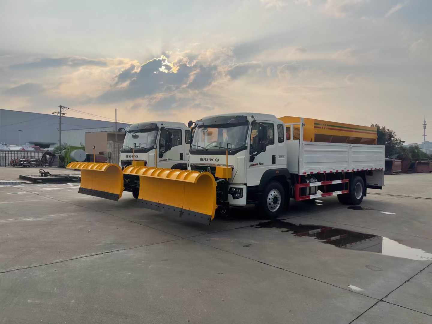 重汽豪沃除雪车