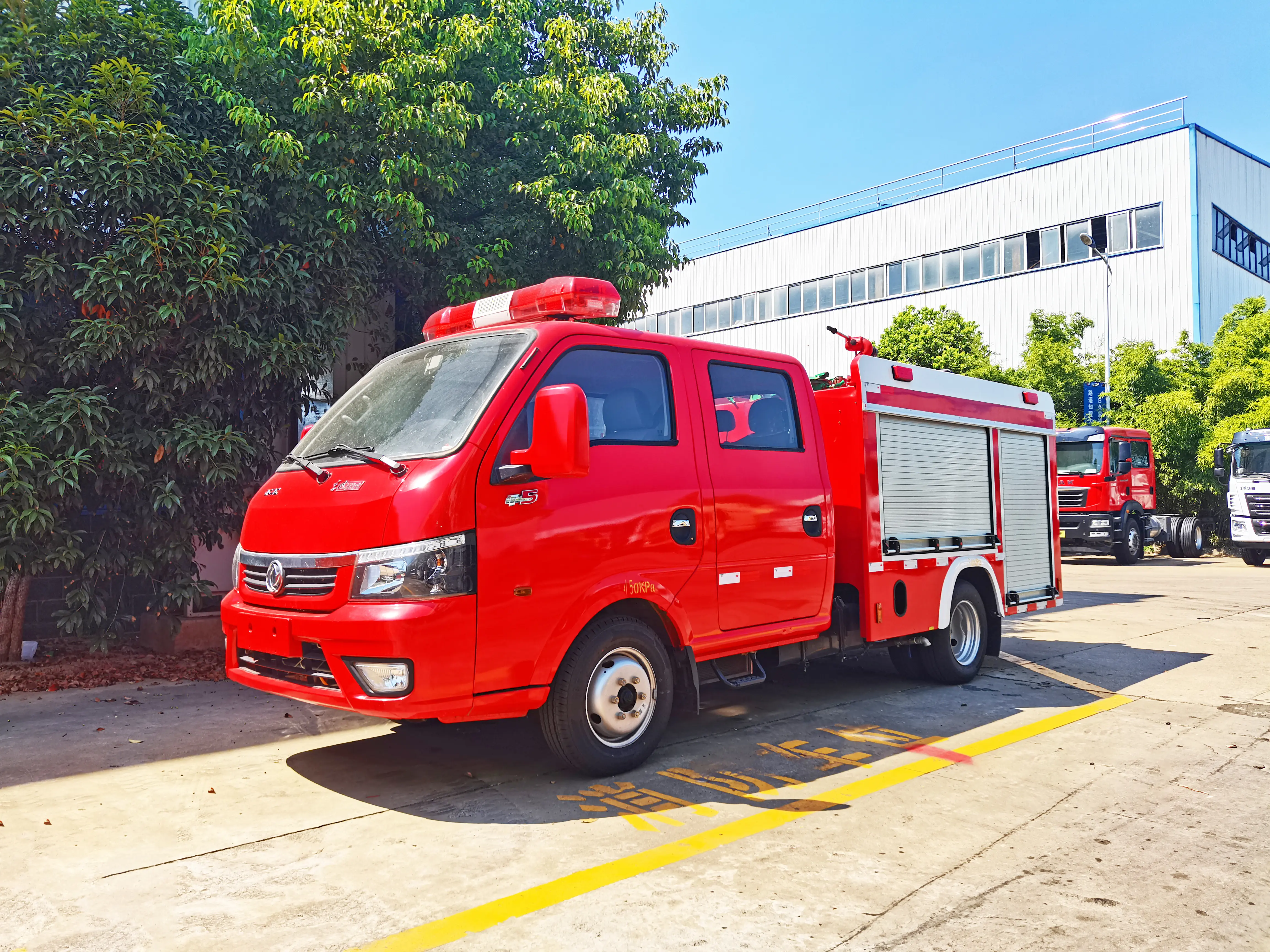 程力威牌消防车_东风途逸小型1吨水罐消防车