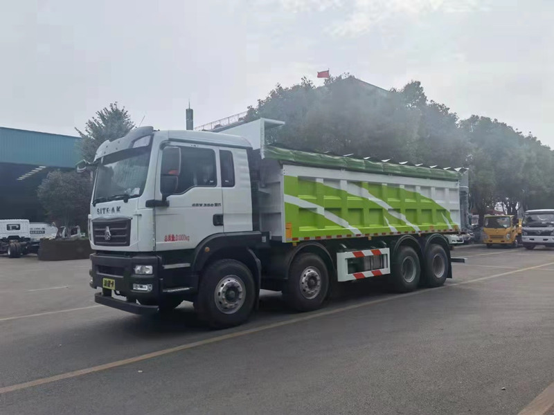 鸡粪运输车