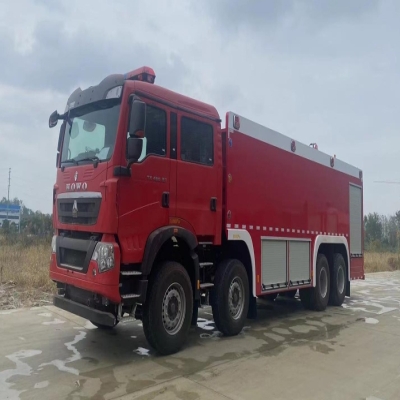 程力消防车_重汽豪沃25吨泡沫消防车