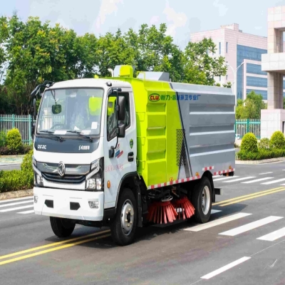 程力威牌8立方扫路车_东风大多利卡道路清扫车