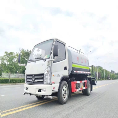 程力威4.5立方多功能洒水车_凯马抑尘车