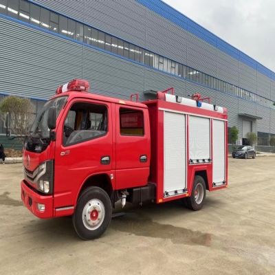 程力威消防车_东风多利卡2吨水罐消防车