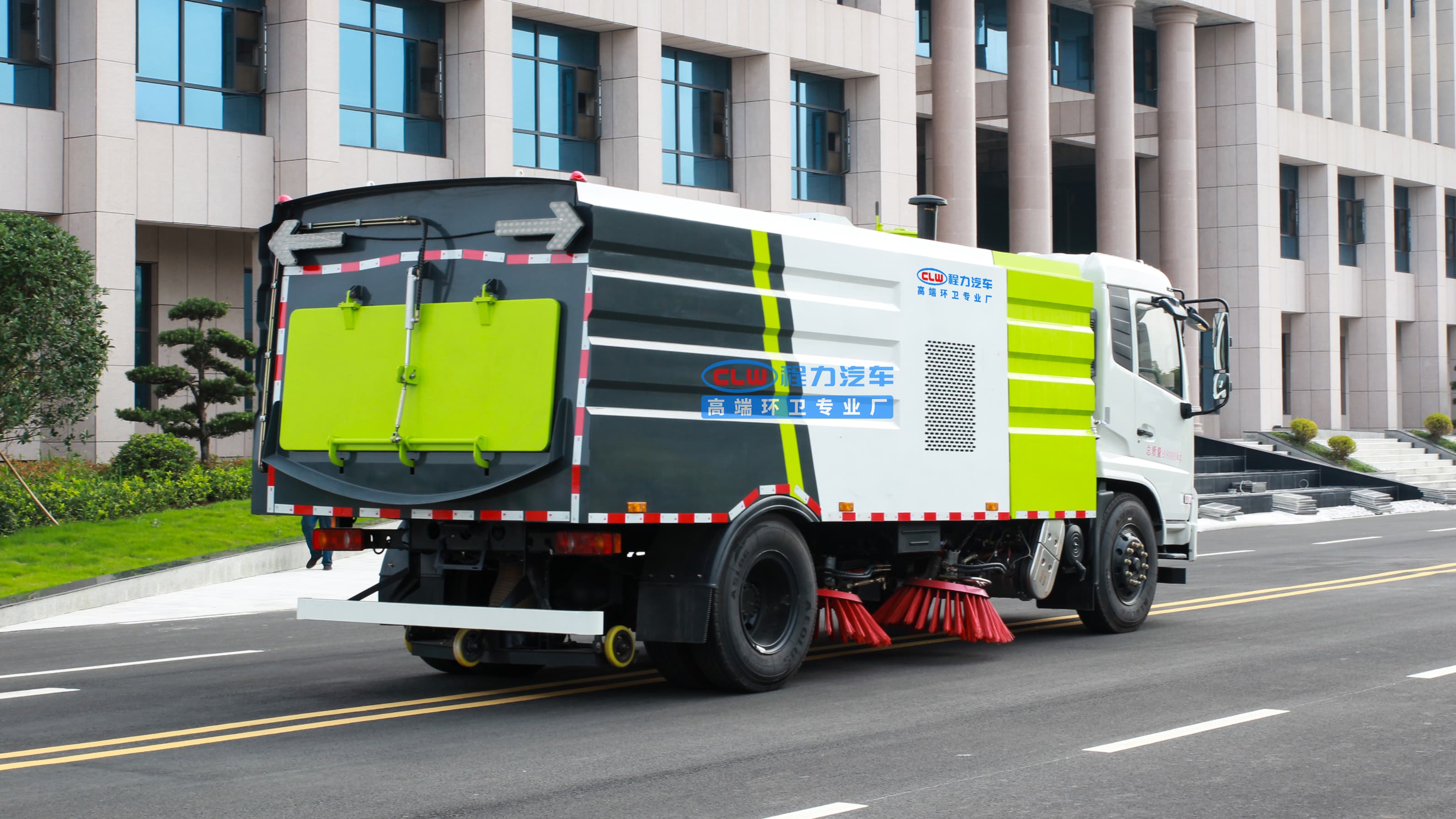 程力威牌12立方扫路车_东风天锦康明斯230马力道路清扫车
