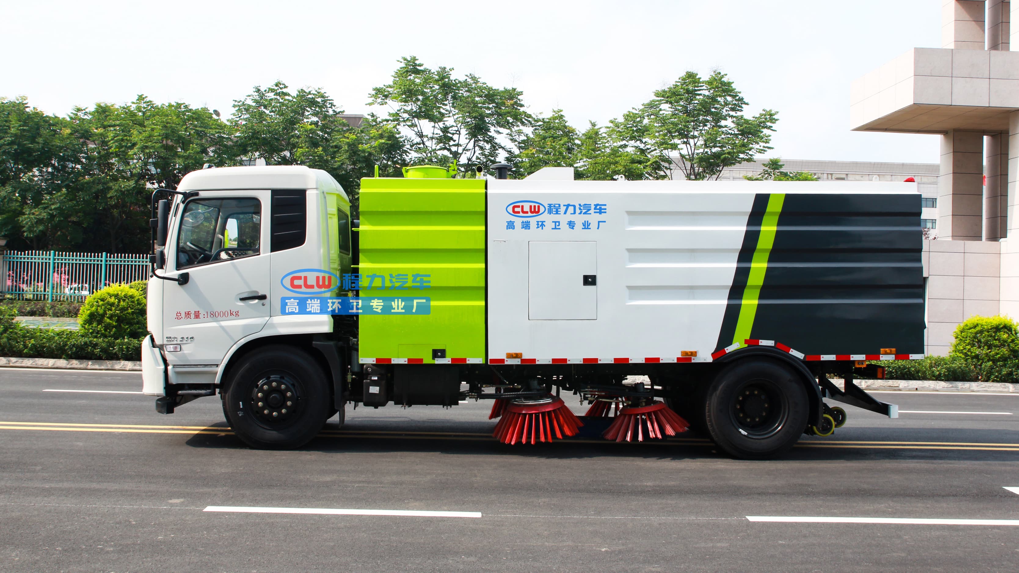 程力威牌12立方扫路车_东风天锦康明斯230马力道路清扫车