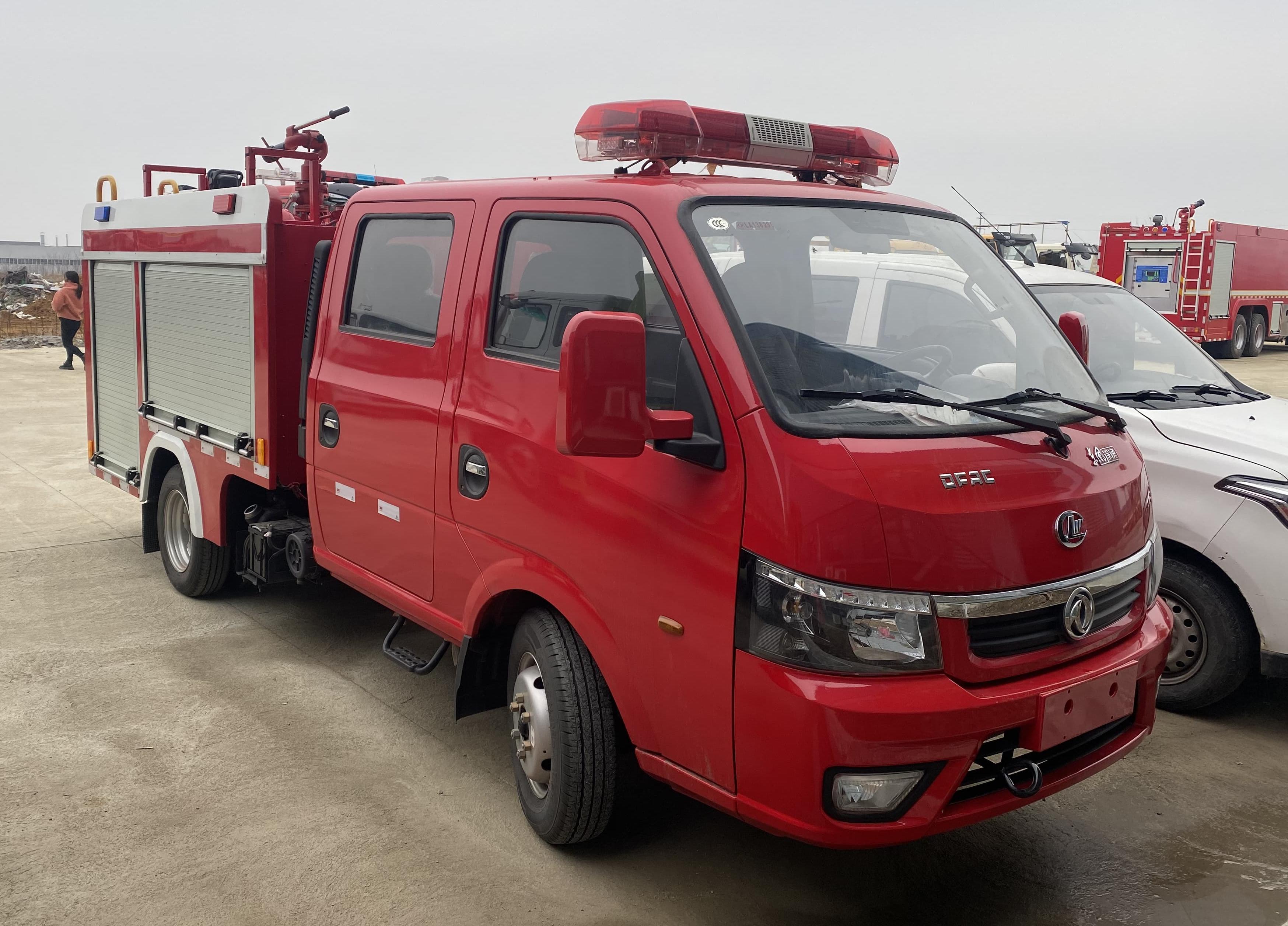 东风1吨蓝牌水罐消防车