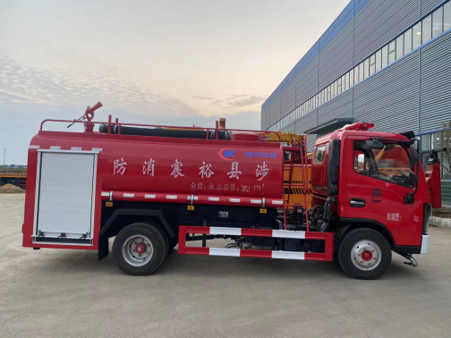 程力威牌消防车_东风5吨消防洒水车