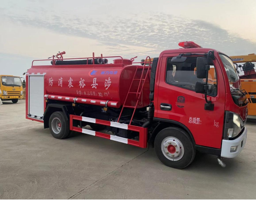 程力威牌消防车_东风5吨消防洒水车