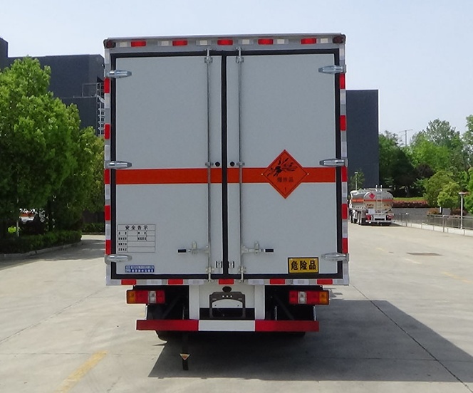 五十铃小黄牌爆破器材运输车 